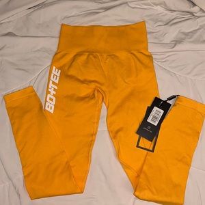 NWT Bo+Tee scrunch leggings orange
